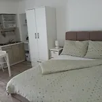 Laura 3*