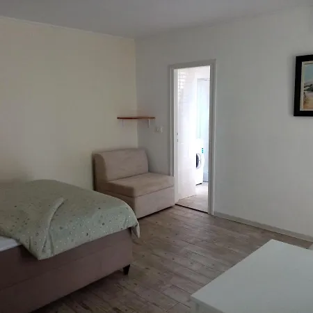 Laura ゲストハウス Ičići