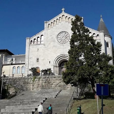 ゲストハウス Laura